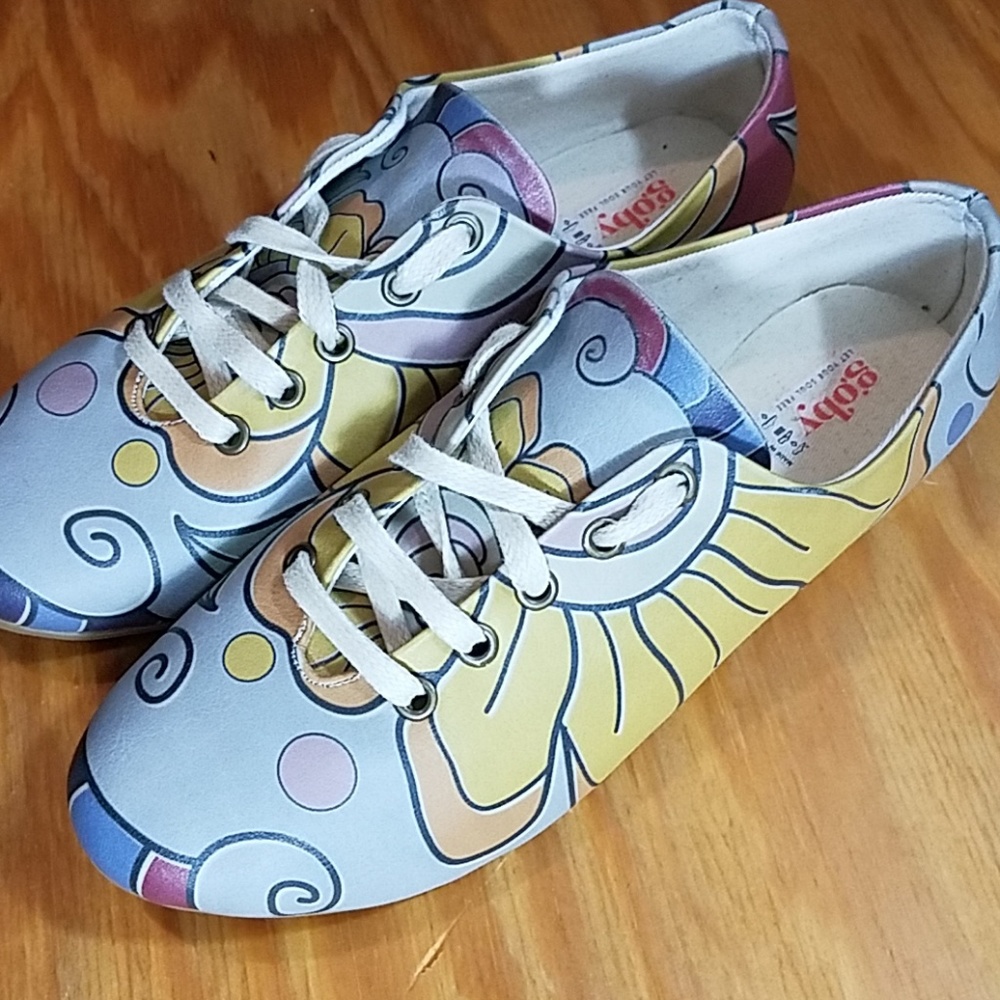 Goby whimsical flower print sneakers. gray, yellow